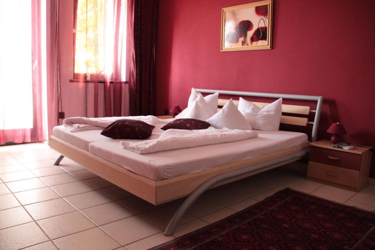 Bed and Breakfast Pannonhalma Panzió Esterno foto