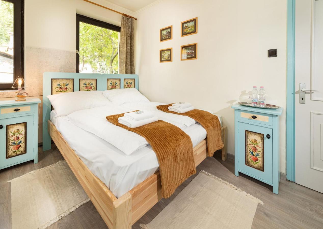 Bed and Breakfast Pannonhalma Panzió Esterno foto