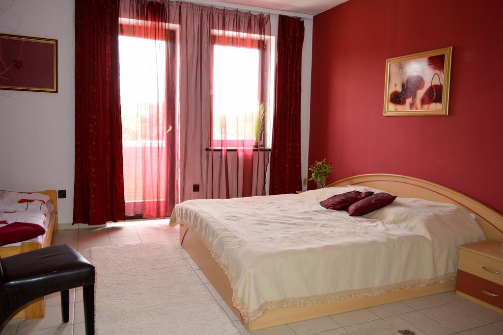 Bed and Breakfast Pannonhalma Panzió Esterno foto